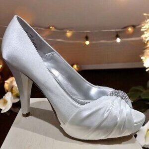 Michaelangelo Diana Ivory Satin Peep‑Toe Heels ✦ Rhinestone Bridal ✦ 4" Heel 7.5